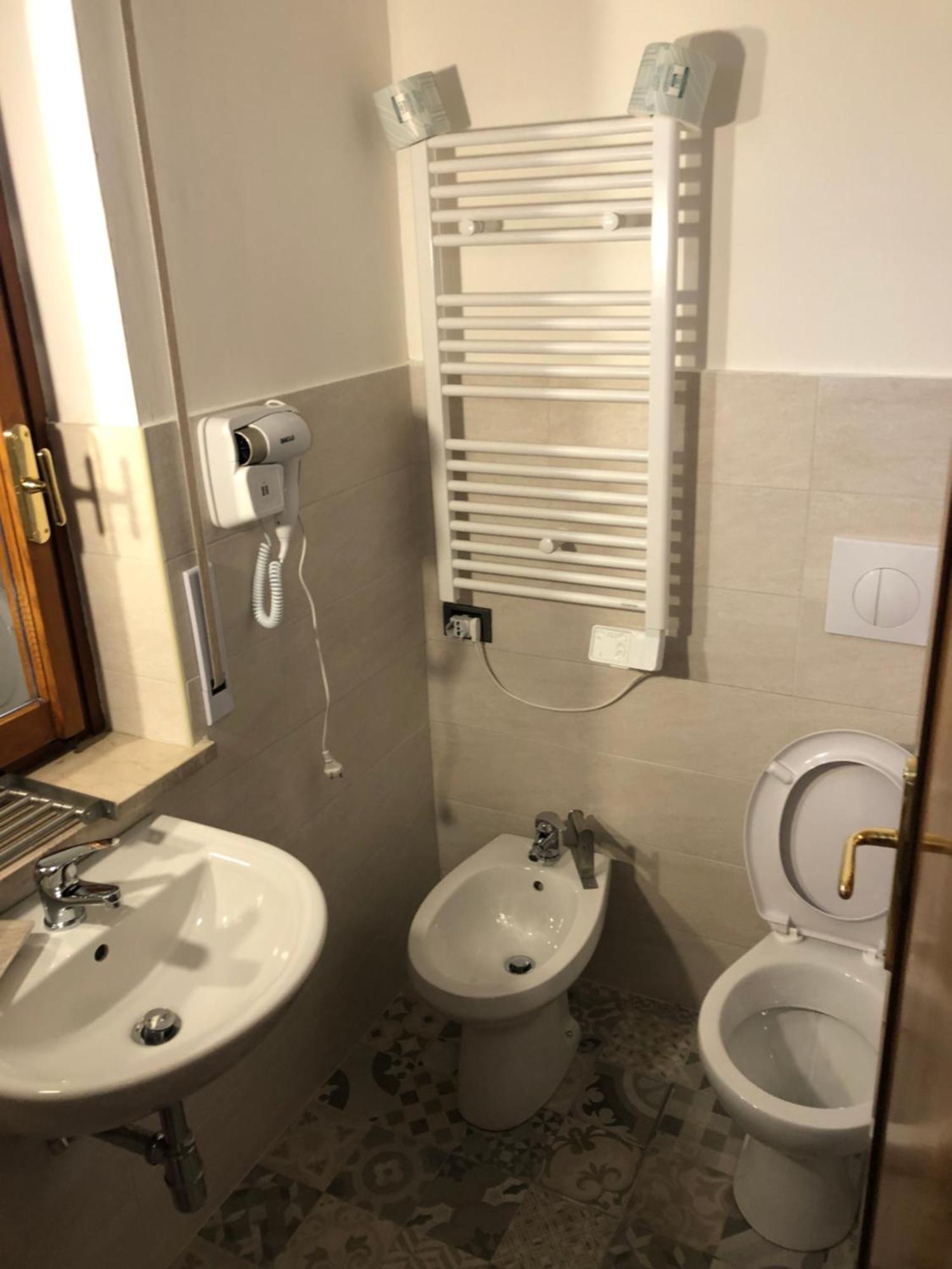 Moon River Guest House Pescara Kültér fotó